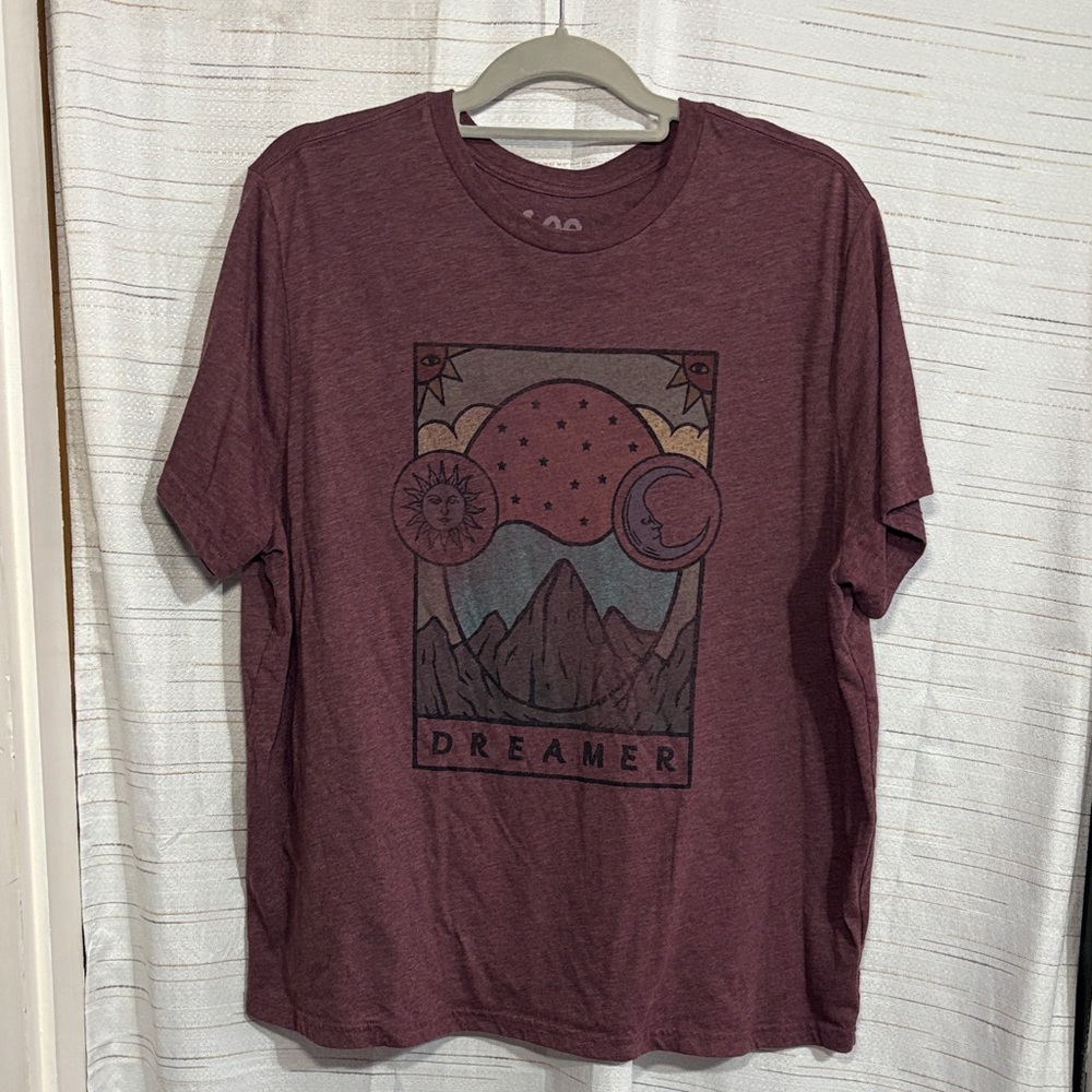 Lee Dreamer Graphic Tee in Burgundy
